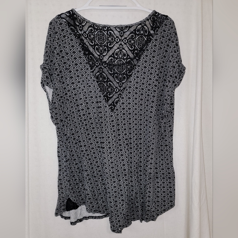 Cato Black and White Relaxed Bateau Cuffed Sleeve Top Size 22/24W - Picture 7 of 10